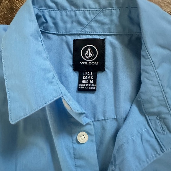 Volcom button up shirt size Large in excellent condition. - Picture 1 of 2